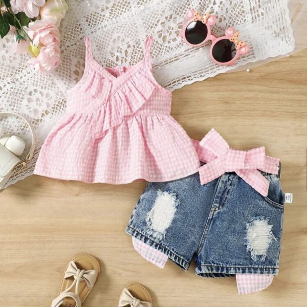 SHEIN 2 pièces Ensemble de bretelles à carreaux et de shorts en jean déchirés pour les filles en bas âge