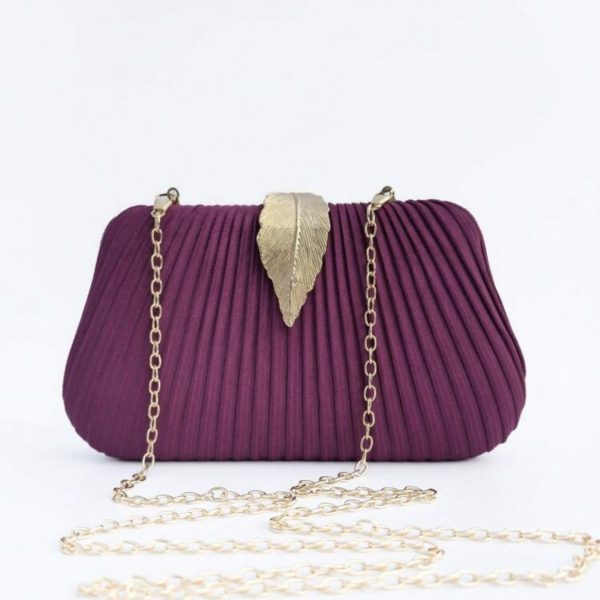 Ancora Sac de soirée rouge bordeaux délicat avec boucle en métal feuille, suède pailleté brillant, glamour, élégant et raffiné. Petit sac à main carré parfait pour les fêtes, les banquets, les soirées ou les mariages. Peut être porté à la main ou en bandoulière. Sac de soirée idéal pour les fêtes, les mariages, les soirées de remise de diplômes, les dîners/banquets. Cadeau parfait pour les femmes pour la Saint-Valentin