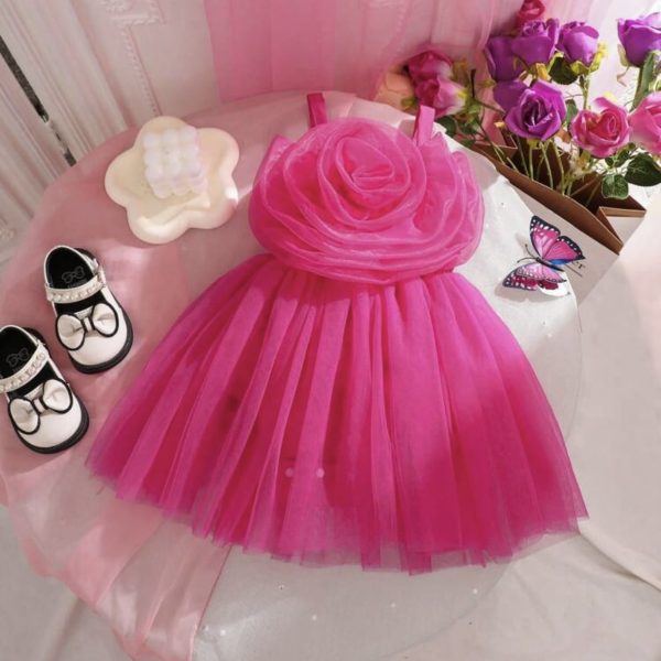 Grenouillère sans manches pour bébé fille en patchwork floral unicolore avec empiècement en maille pour l'été