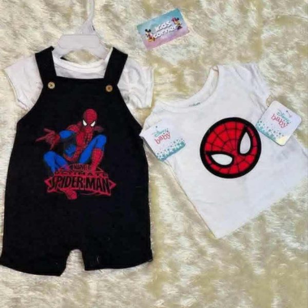 Jolie salopette et t shirt spiderman