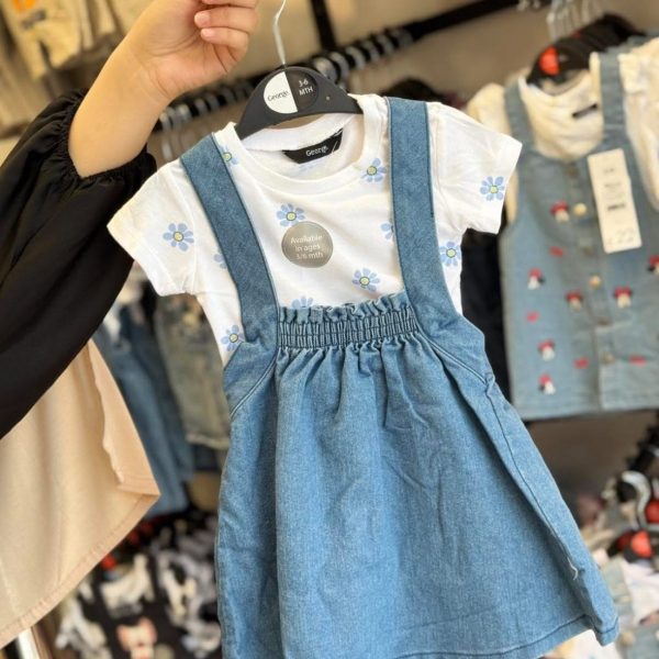 Salopette robe en jean et t shirt a fleur